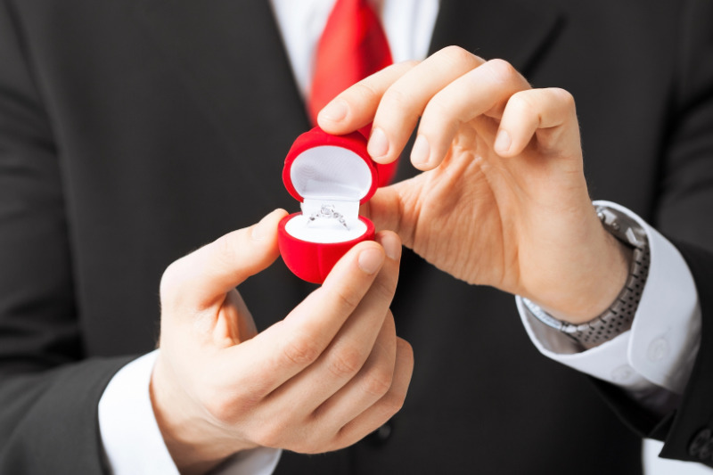 Luxusuhren und Schmuck als Geschenke für die Ewigkeit